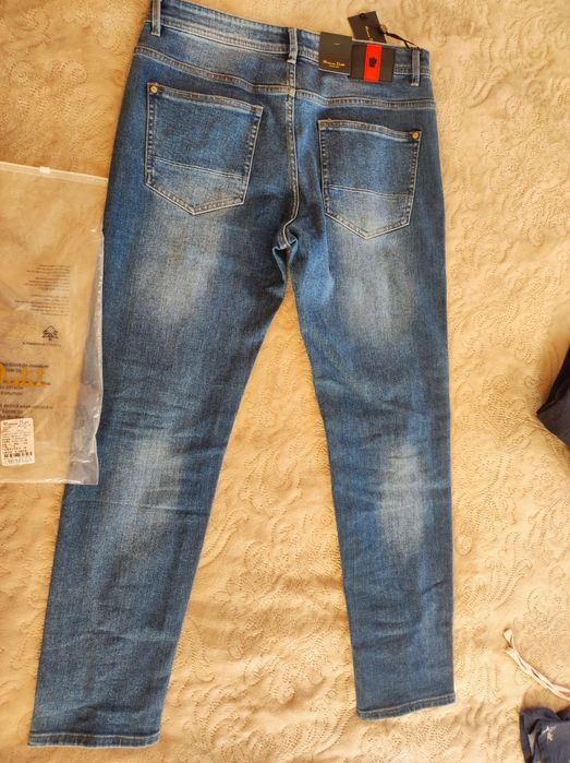 Мужская одежда джинсы