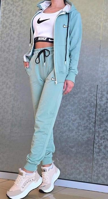 Екип Nike различни цветове