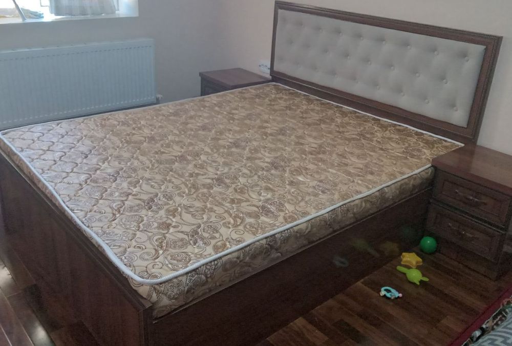 Spalniy matras bilan