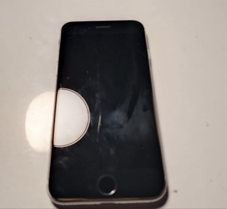 Продам айфон се2020