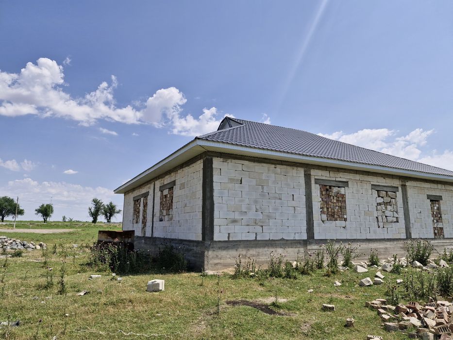 Продаю не достроенный дом