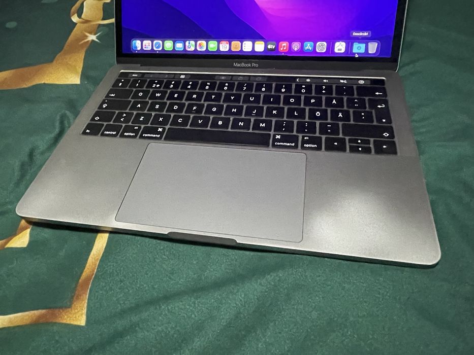 MakBook Pro 256 GB  13inch  touchbar