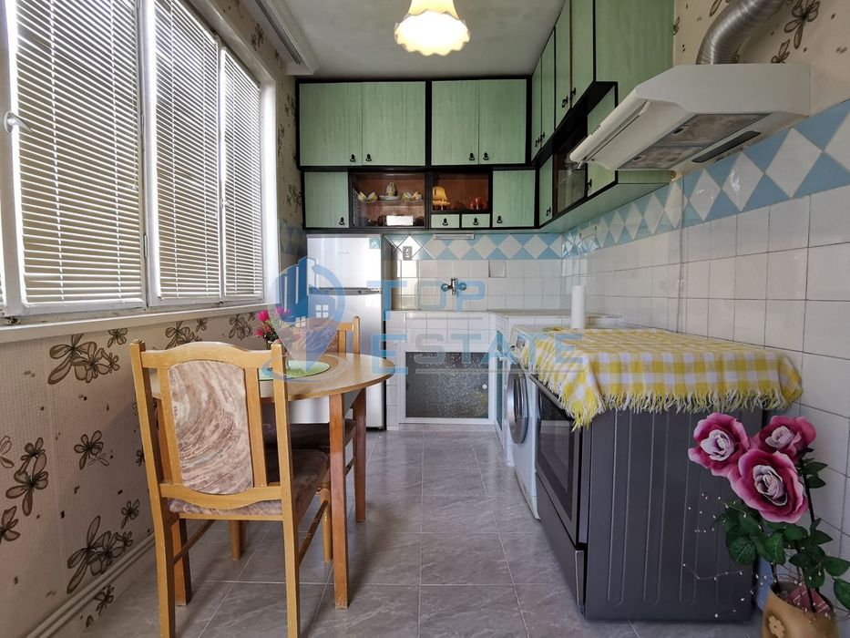 Многостаен тухлен апартамент с локално парно в централната част на гр