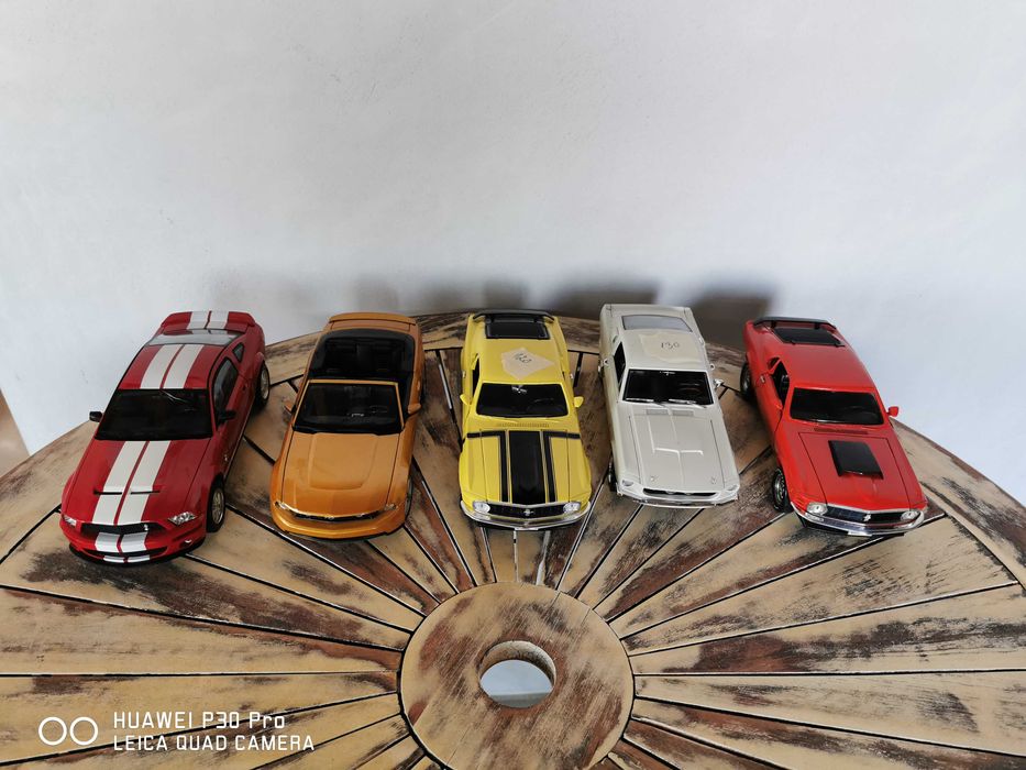 Модели 1:18 колички