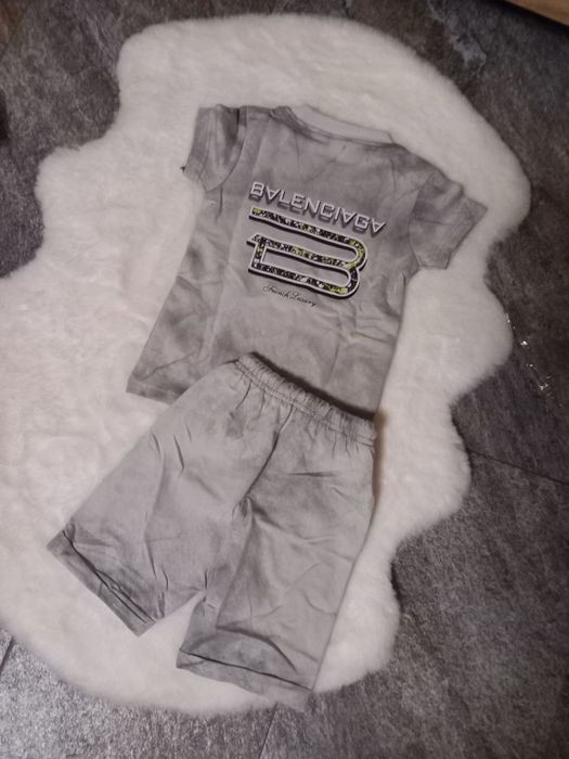 Compleu Balenciaga  Marime 2, 3, 4 ani