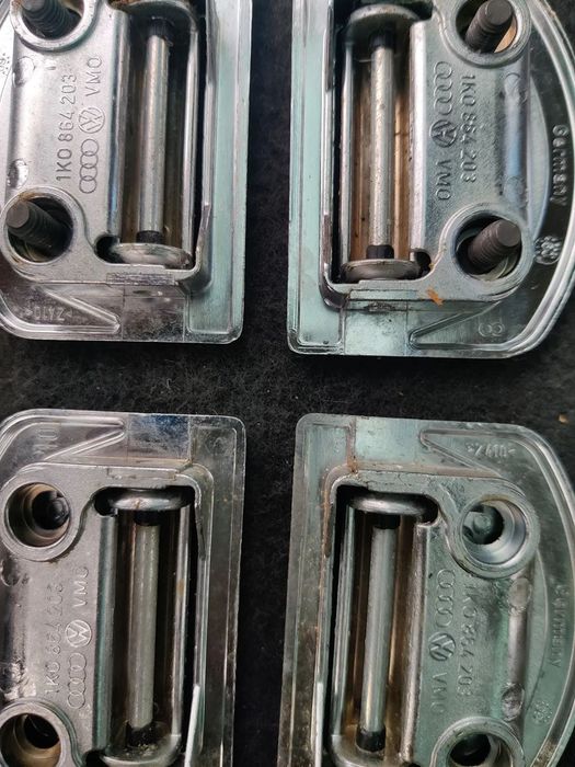 Cleme carlige fixare portbagaj Seat Exeo Audi  A4 A6 Vw Golf Passat Skoda 1K0864203