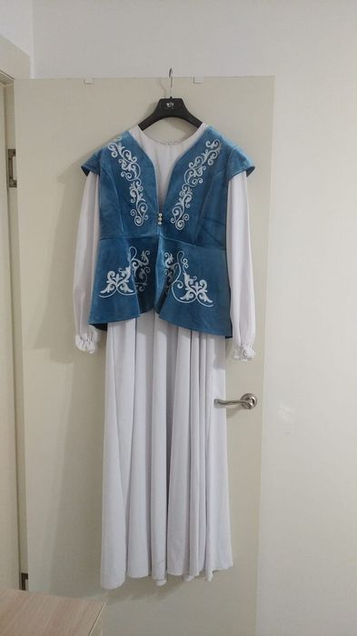 Платье в комлекте с жилеткой