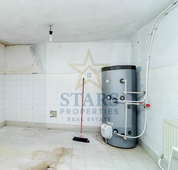 Продава се Къща в с. Орешак, Област Варна - 420 кв.м за 377 €/кв.м - Снимка #13