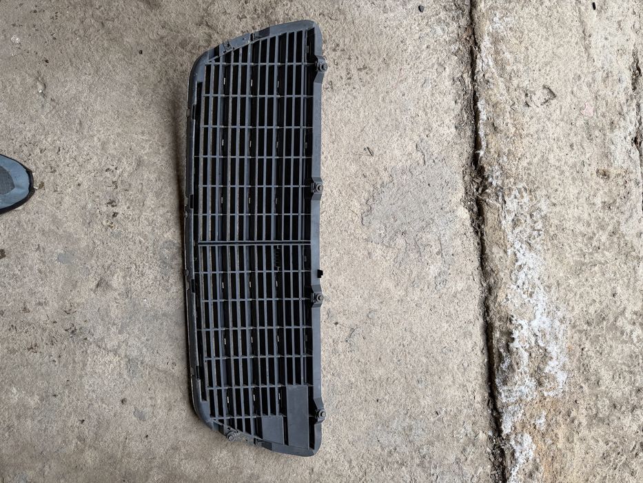 Решетка за Мерцедес W210
