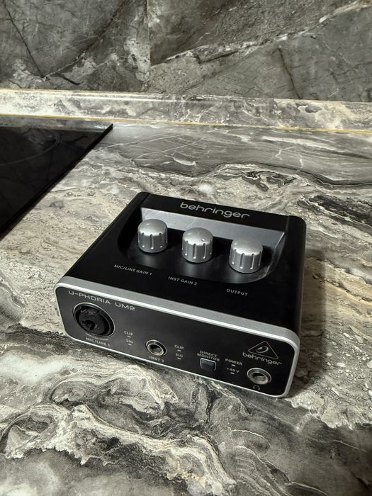 Звукавая карта BEHRINGER U-Phoria UM2