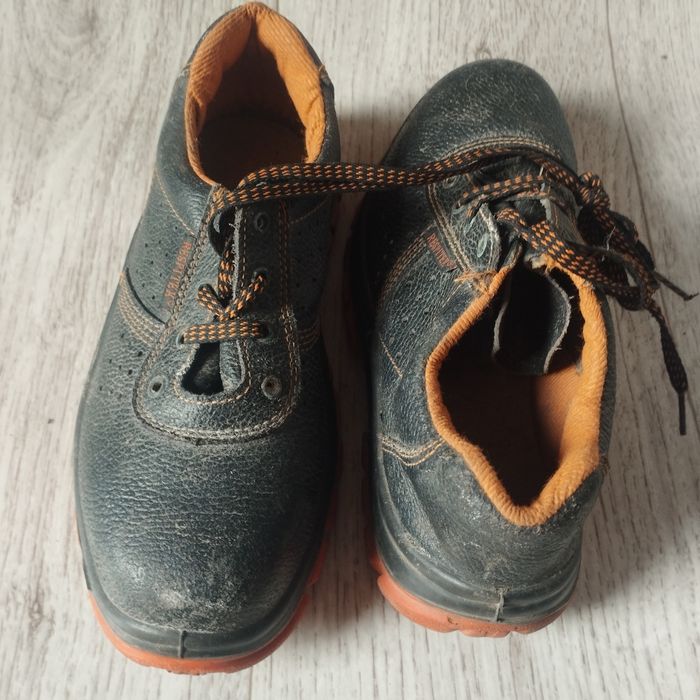 Ботинки рабочие, обувь