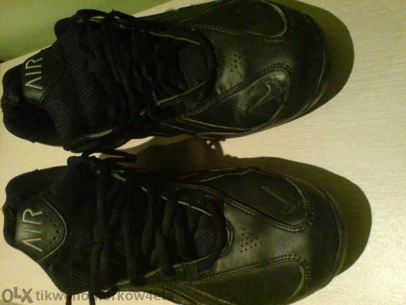 Маратонки  NIKE  !