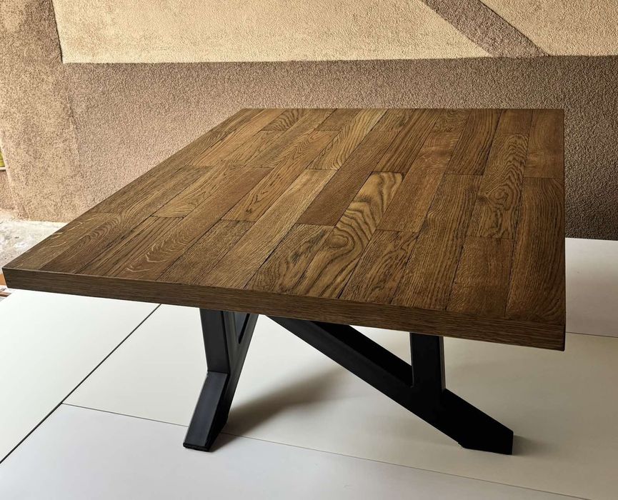 Холна маса с метални крака