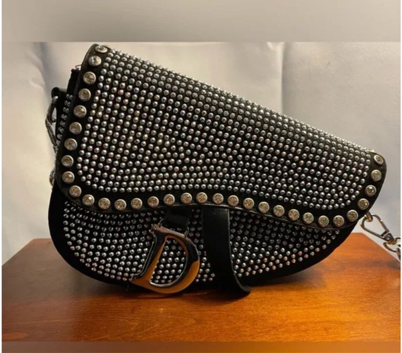 Нова чанта с камъни