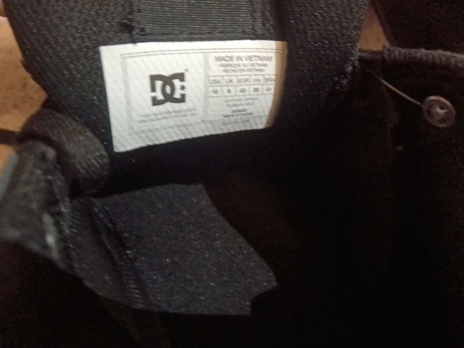 Чисто нови DC обувки