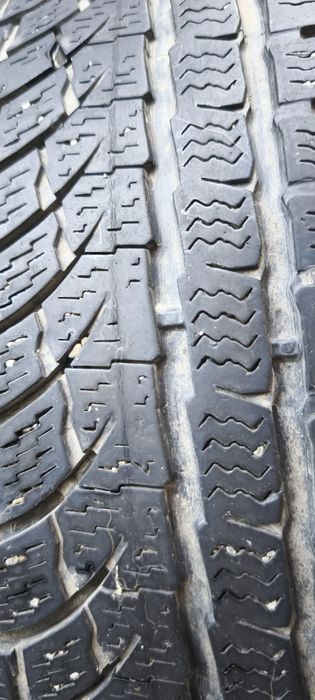 Vând anvelope iarnă 205 55 16 Nokian WR A4