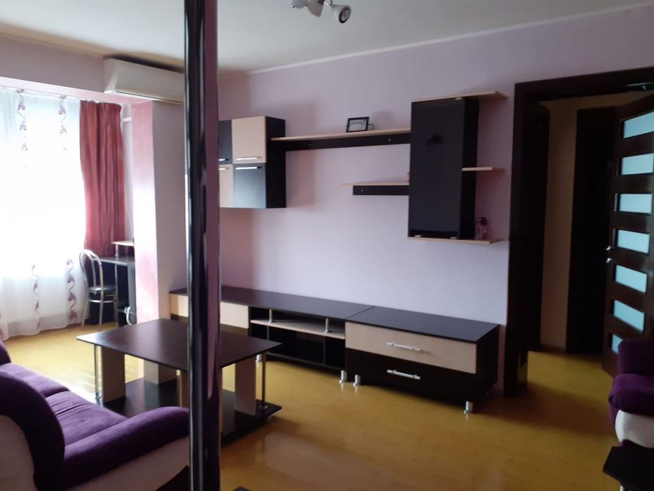 Închiriez apartament!