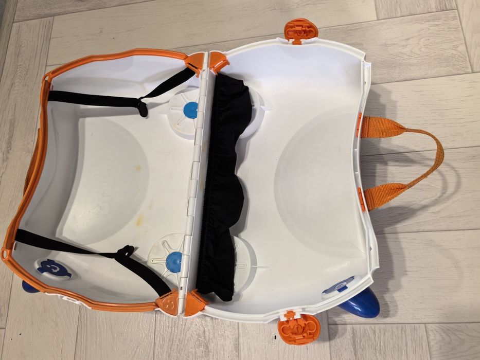Продам чемодан trunki для детей на колёсах
