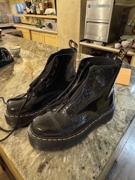 Оригинални Dr.Martens чисто нови ботуши