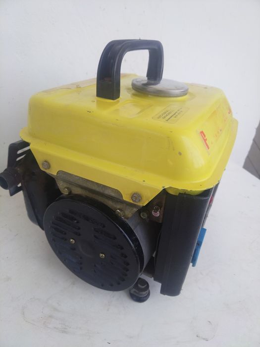 Двутактов бензинов генератор
Максимално захранване 900W 3.7A
Тегло 12.