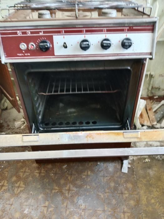 Продам газовую плиту