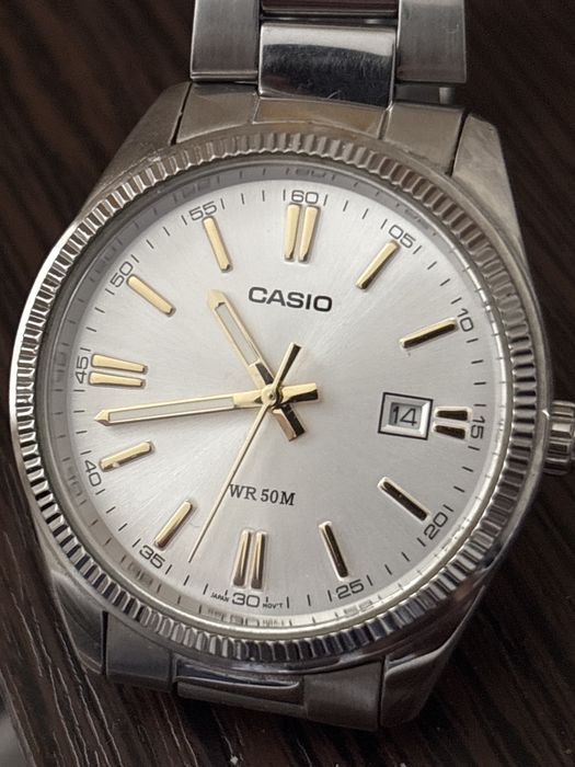 Продам часы в хорршем состоянии