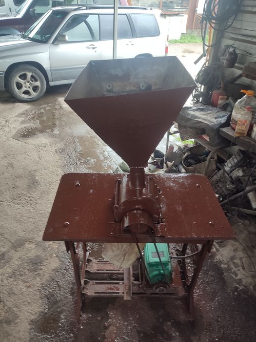 Продам зернодробилку