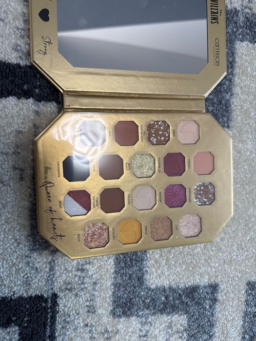 Eyeshadow palette catrice queen of hearty