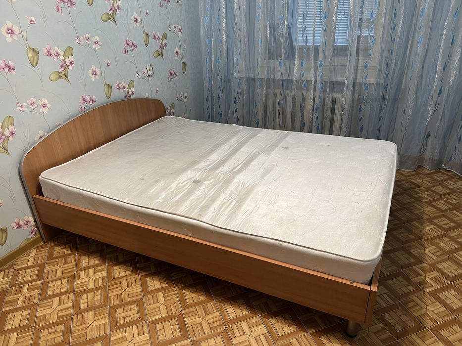 Продам кровать полуторка