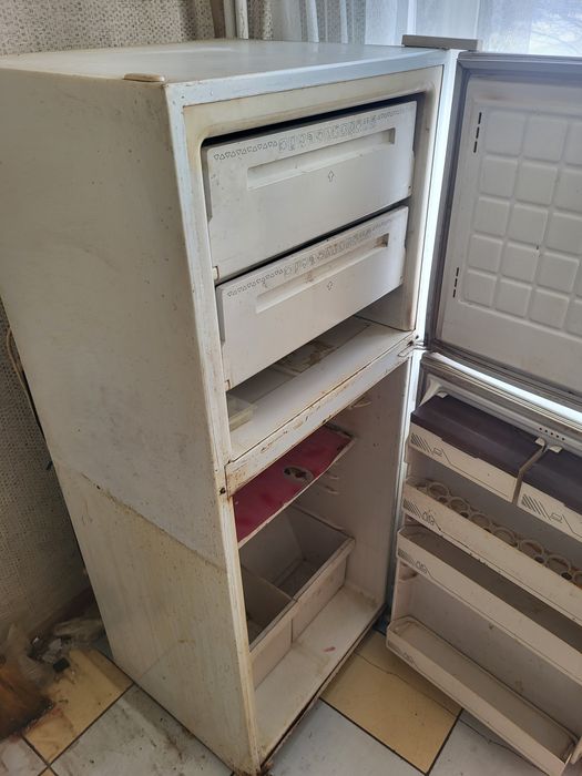 Холодильник бу,в рабочем состоянии