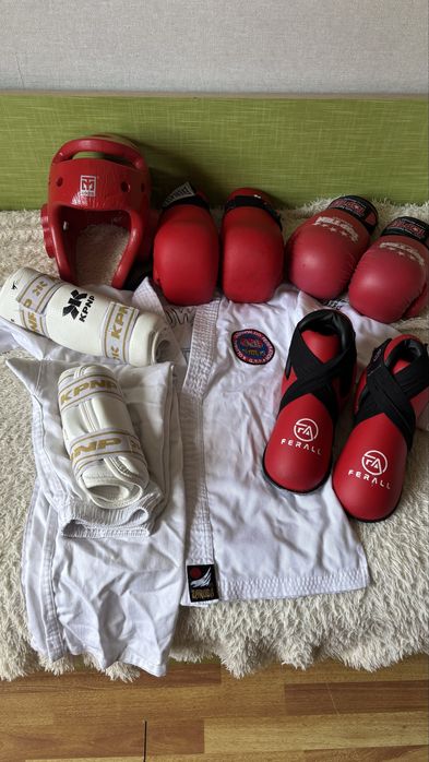 Продам тренеровочный комплект