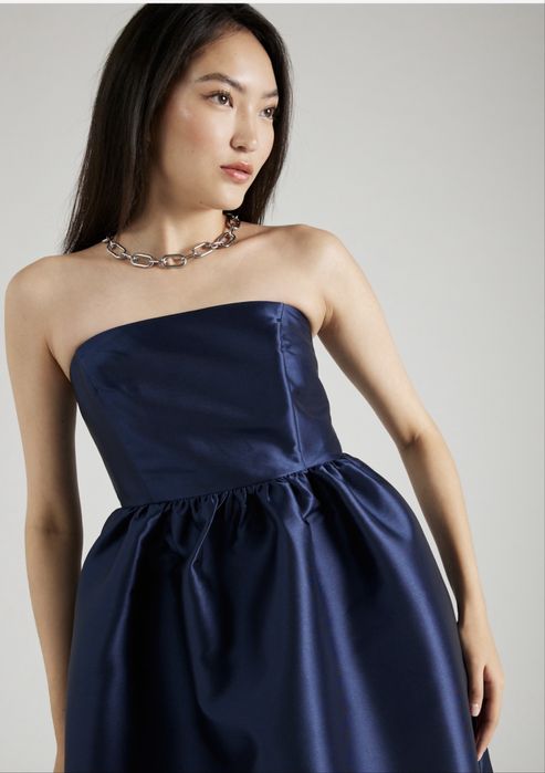 Официална разкроена рокля