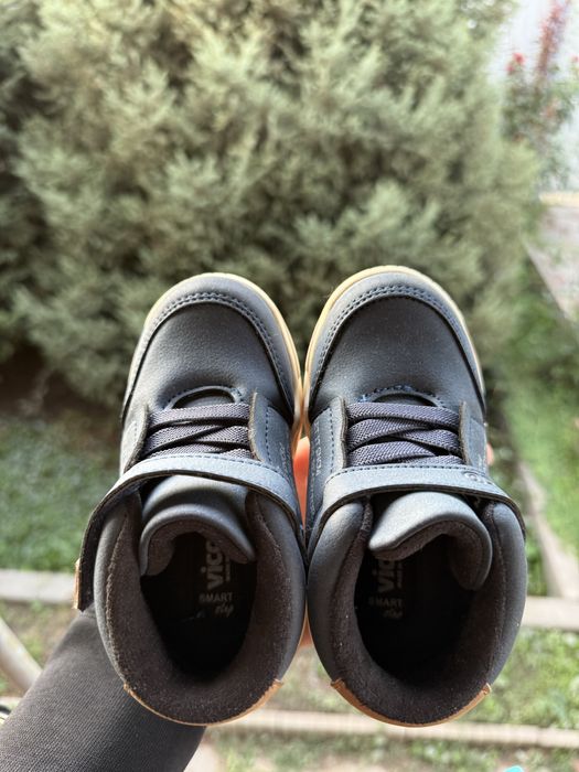 Продам детскую обувь