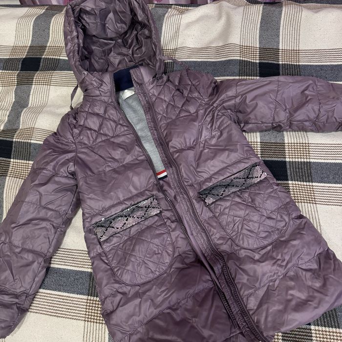 Продам куртку на девочку