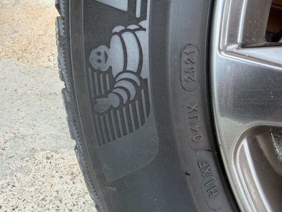 235/60/18 Michelin