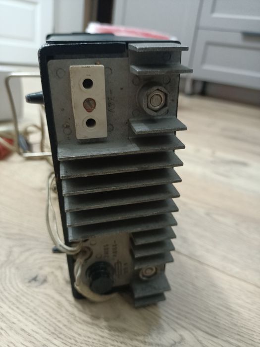 Продаю зарядное устройство