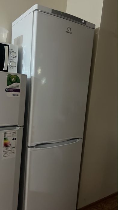 Холодильник Indesit