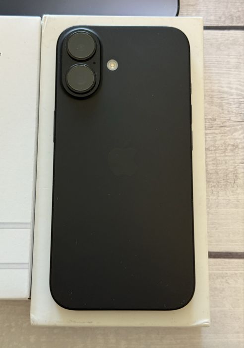 iPhone 16 - 128GB, Black - stare foarte bună, 93% sănătate baterie