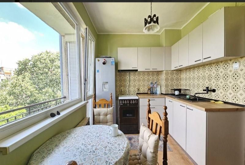 Тристаен апартамент под наем в ж.к. Гео Милев, 2221005