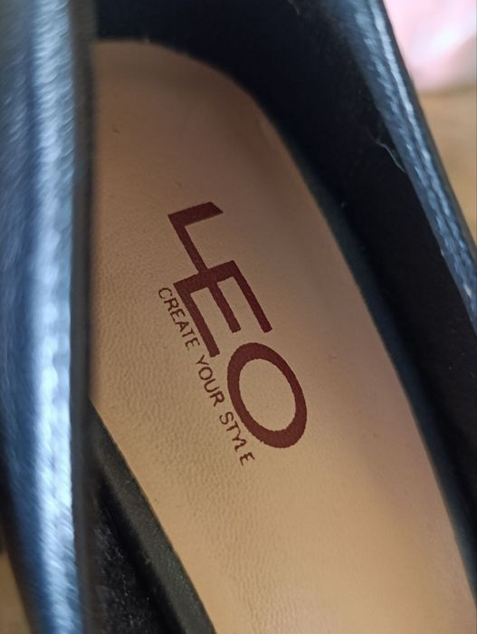 Продам туфли черные на каблуке