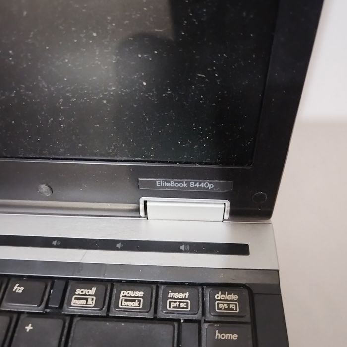 Продам ноутбук hp на запчасти.