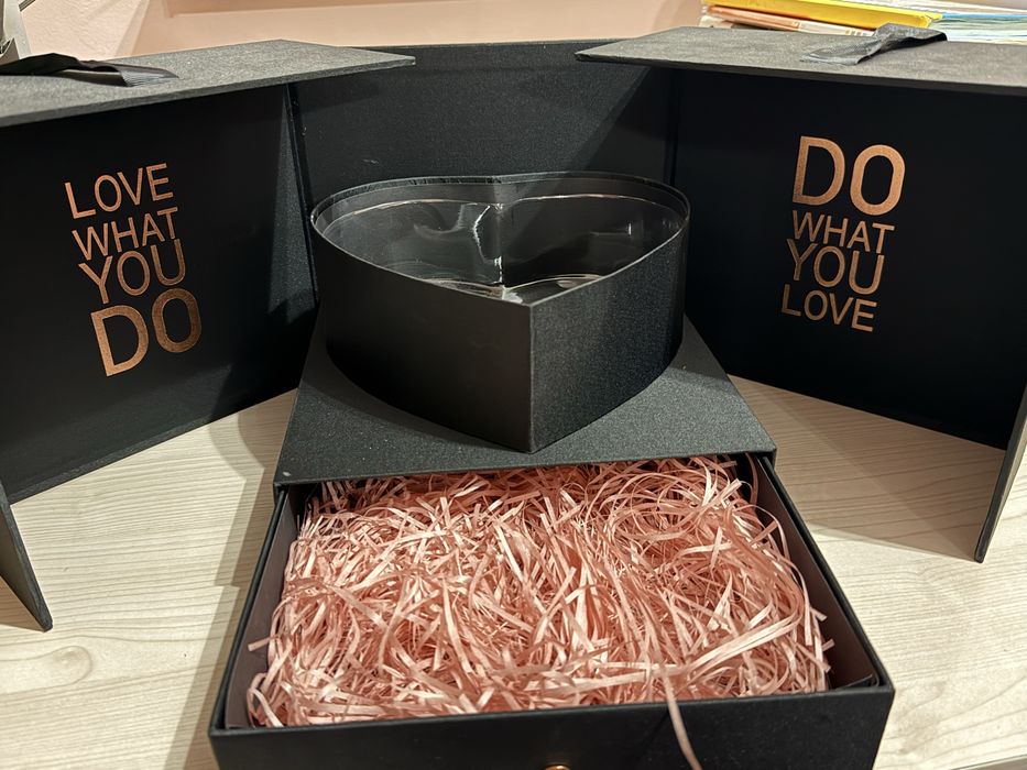 Продам коробки картонные для вещей и подарков