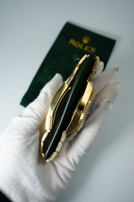 ROLEX Submariner Date Blue 18K Yellow Gold