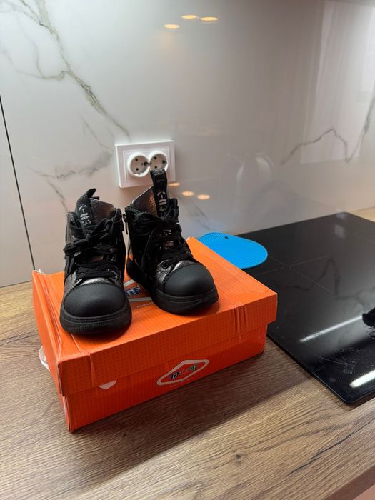 Прода детскую обувь