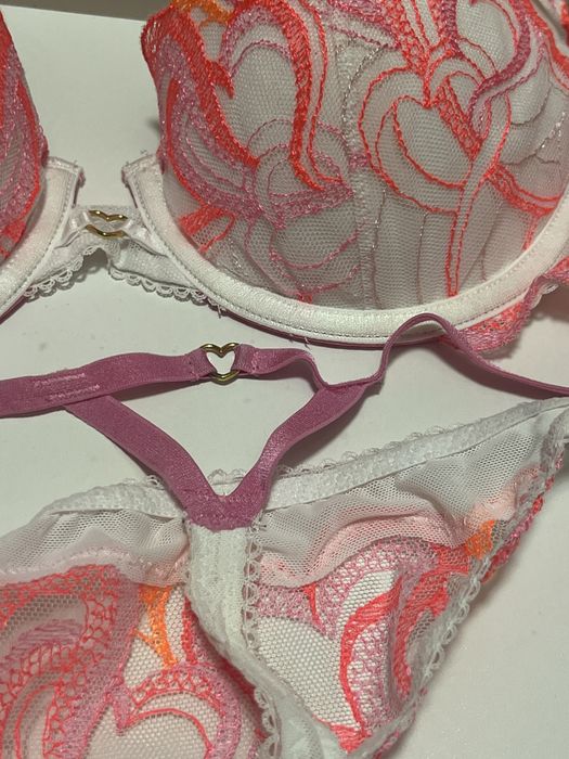 Чисто нов комплект бельо