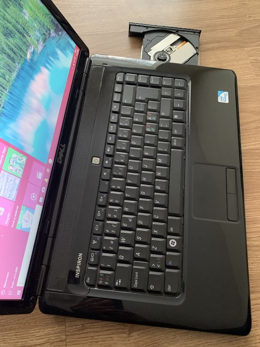 Laptop Dell display 15,6 led,Windows 10,250gb memorie,4gb ram cu incar
