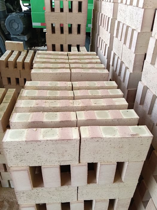 Кирпич красный женный