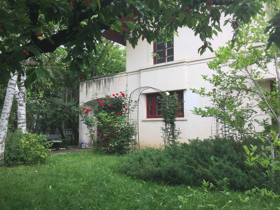 Vila de inchiriat pe malul lacului Snagov, in Ghermanesti, cu iesire directa la lac, ponton privat, gradina si liniste