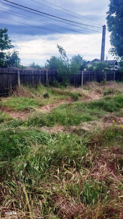 Teren de vânzare cu front stradal de peste 60 m, se vinde şi parţial