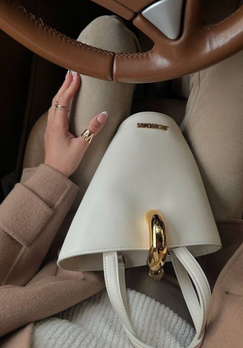 JACQUEMUS Le Petit Bambola чанта